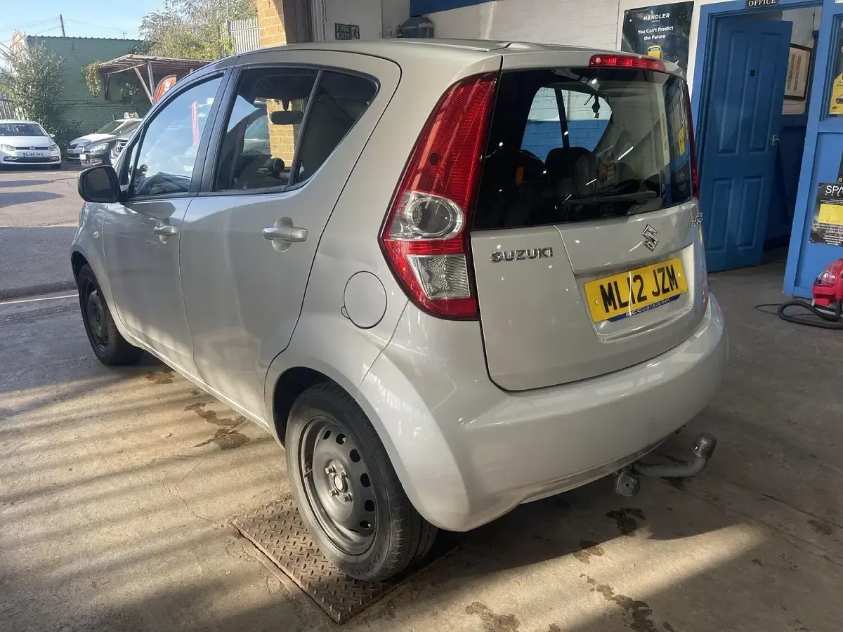 Used Suzuki Splash SZ3 67 HP (49 kW) 2012 Silver Hatchback