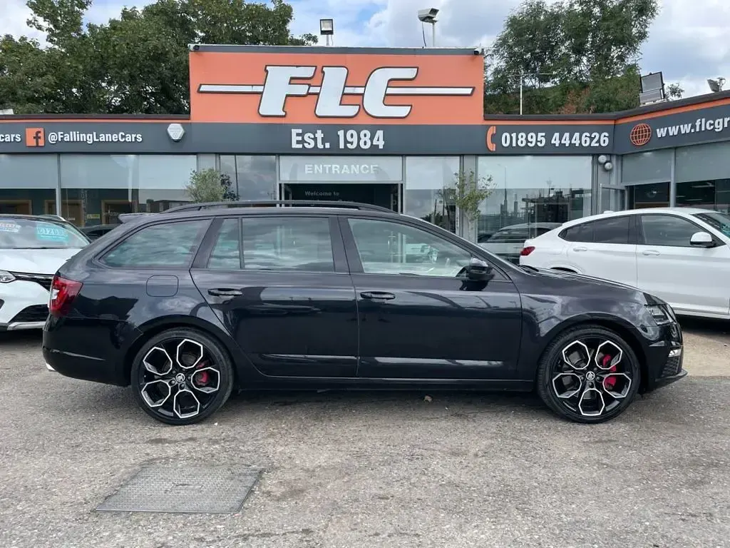 Used Skoda Octavia vRS 230 HP (169 kW) 2017 Black Estate