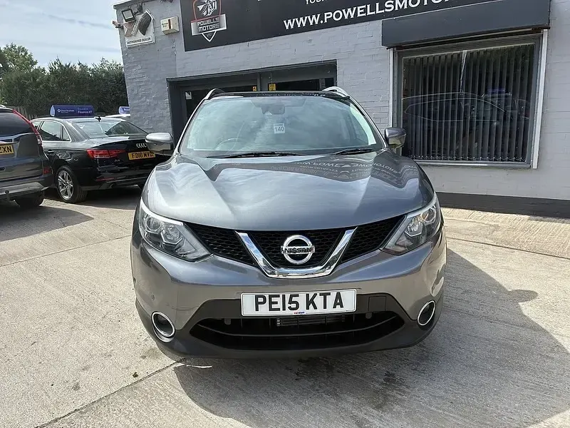 Used Nissan Qashqai Tekna 130 HP (95 kW) 2015 Grey SUV