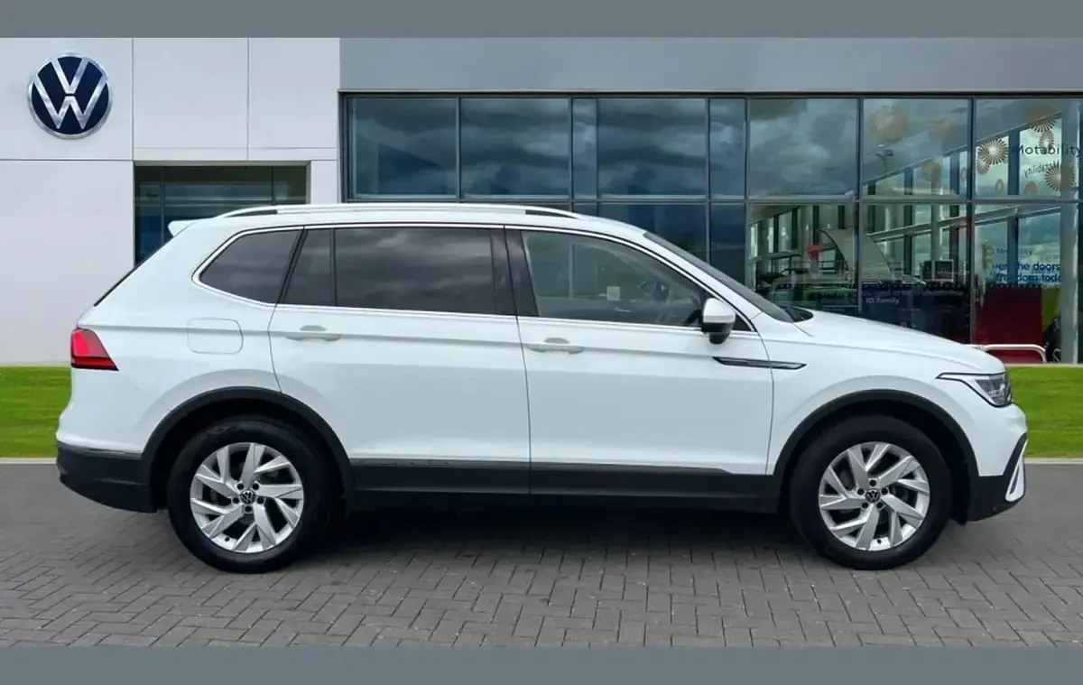 Usado VW Tiguan Allspace Life 150 HP (110 kW) 2024 Branco SUV