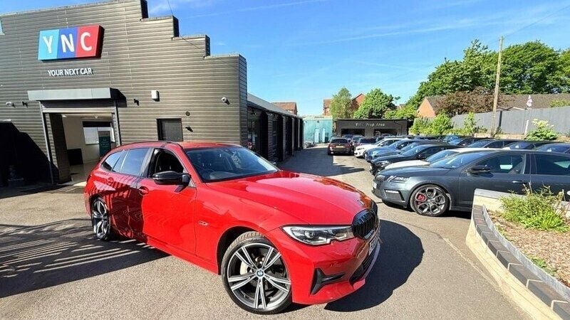Red Used 2022 BMW 330e Comfort Edition Estate | £15,991 (Fair price) - Image 1/4