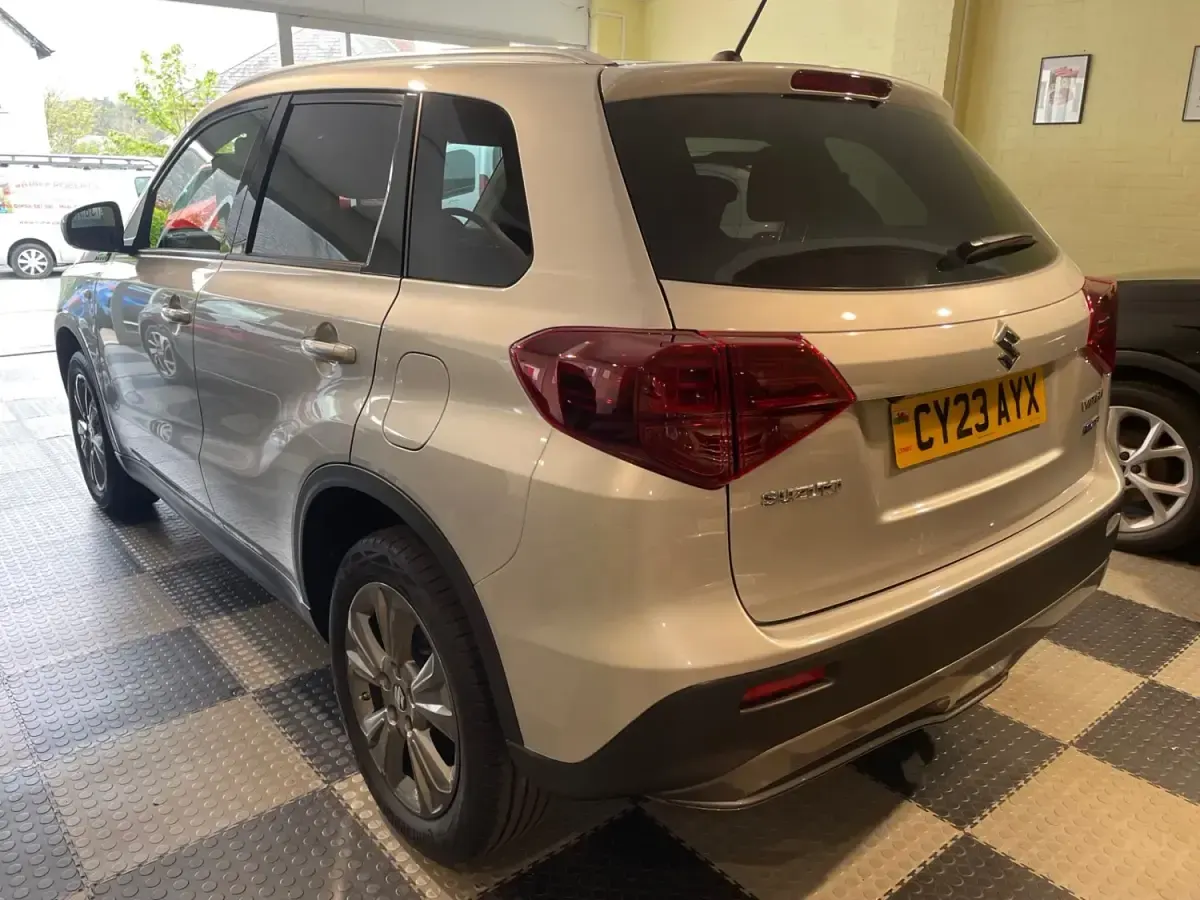 Gebraucht Suzuki Vitara SZ-T 129 PS (94 kW) 2023 Silber SUV