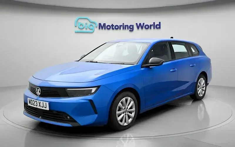 Used Vauxhall Astra Design Edition 131 HP (96 kW) 2025 Estate