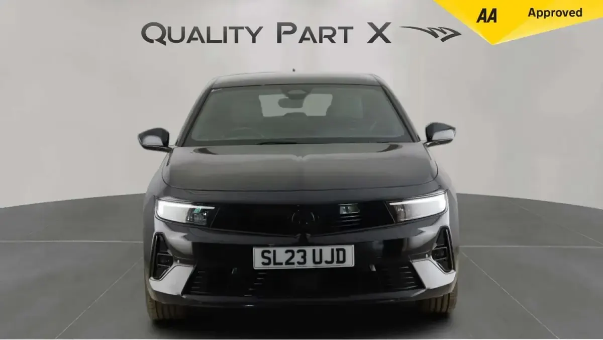 Begagnad Vauxhall Astra S 130 HK (95 kW) 2023 Svart Halvkombi