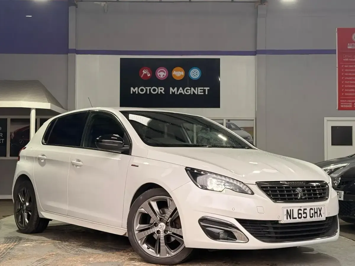 Usado Peugeot 308 GT-line 120 HP (88 kW) 2015 Branco Citadino