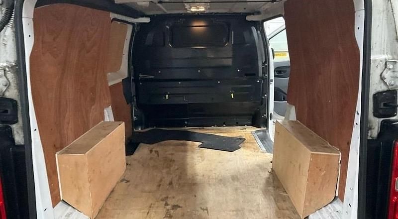 Used Vauxhall Vivaro 145 HP (106 kW) 2023 White MPV