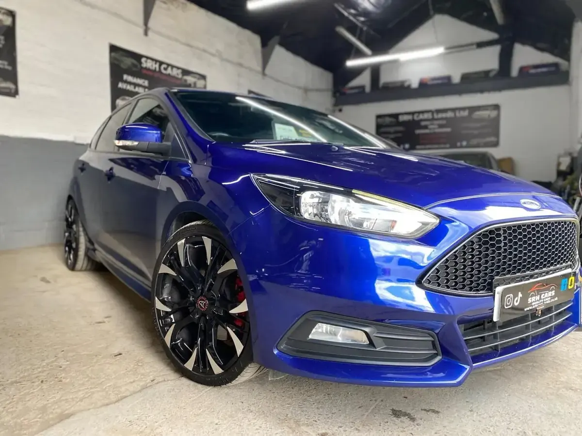 Used Ford Focus ST 185 HP (136 kW) 2017 Blue Hatchback