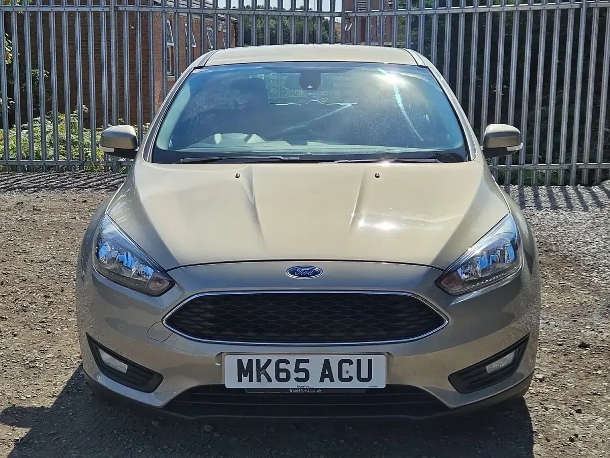 Used Ford Focus Zetec 98 HP (72 kW) 2015 Silver Hatchback