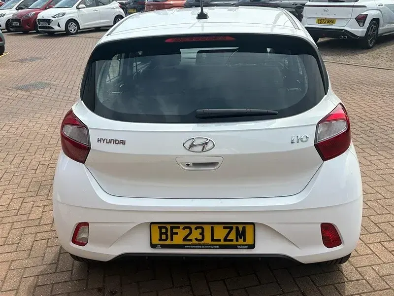 Used Hyundai i10 SE 67 HP (49 kW) 2023 White Hatchback