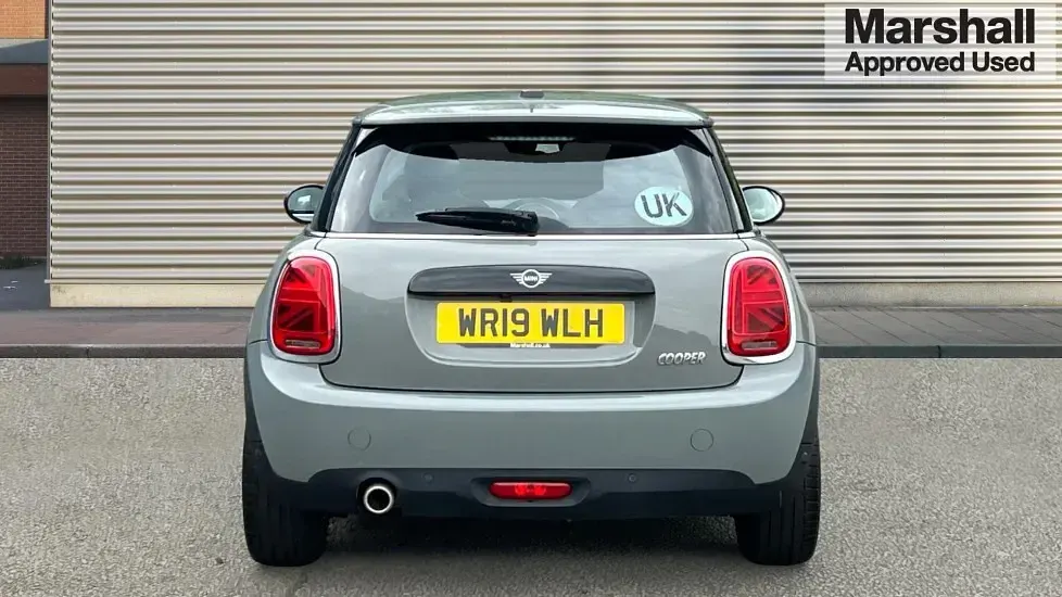 Używany Mini Cooper Classic 136 KM (100 kW) 2019 Szary Hatchback