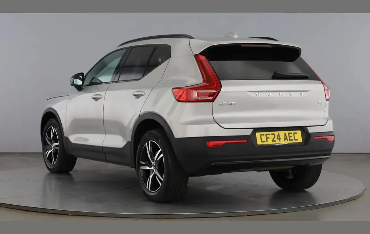 Used Volvo XC40 Plus 161 HP (118 kW) 2024 Silver SUV