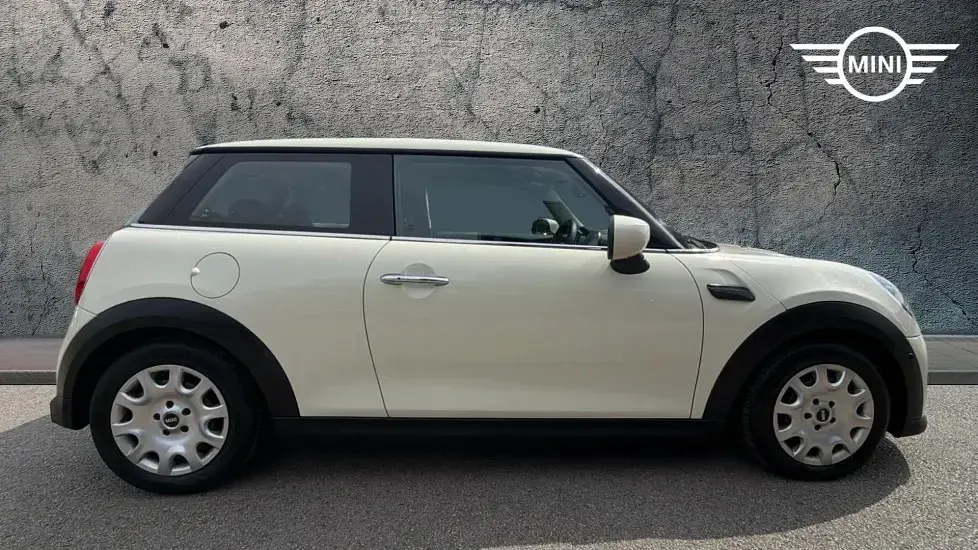 Used Mini ONE Classic 101 HP (74 kW) 2021 White Hatchback