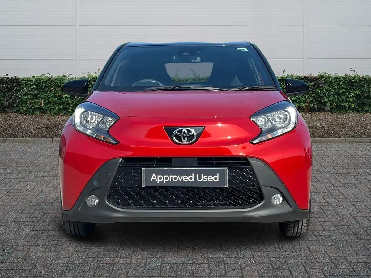 Used Toyota Aygo X 72 HP (52 kW) 2025 Red SUV