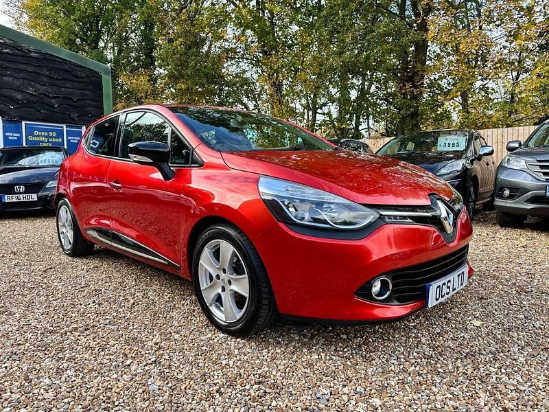 Used Renault Clio IV Dynamique 90 HP (66 kW) 2015 Red Hatchback