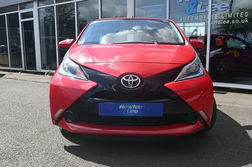 Used Toyota Aygo X-play 69 HP (50 kW) 2015 Red Hatchback