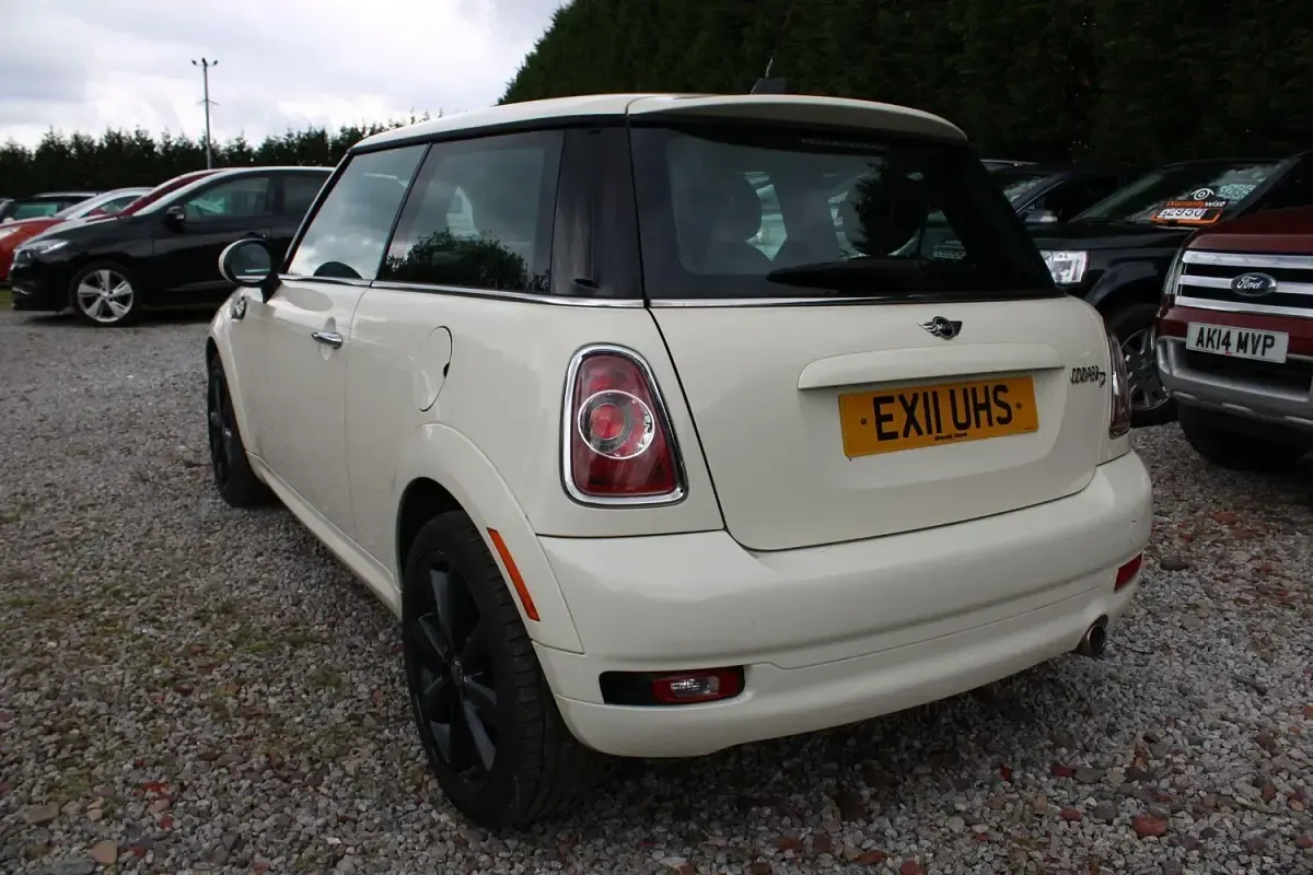 Used Mini Cooper D Hatch 2011 White Hatchback
