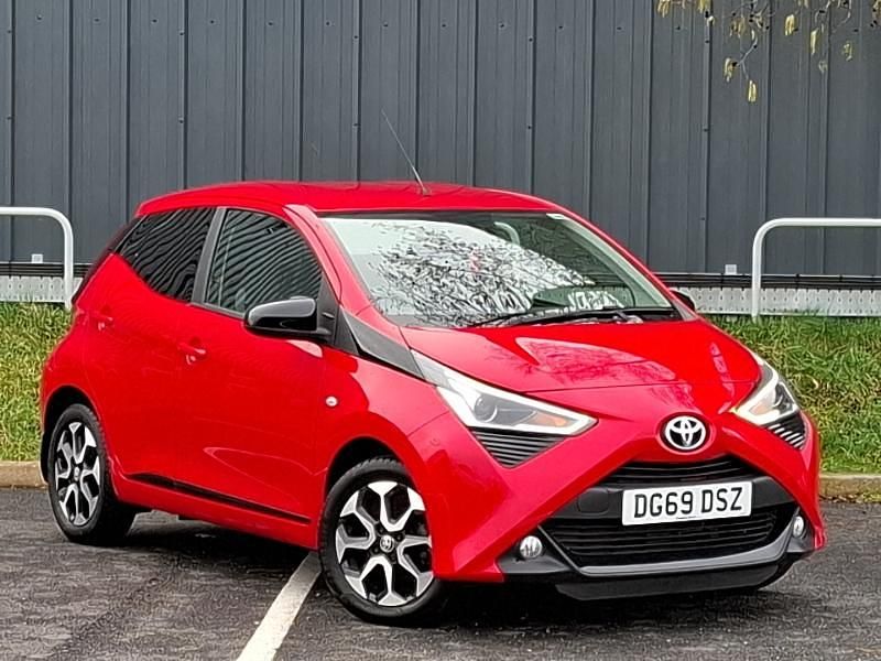 Used Toyota Aygo Trend 72 HP (52 kW) 2019 Red Hatchback