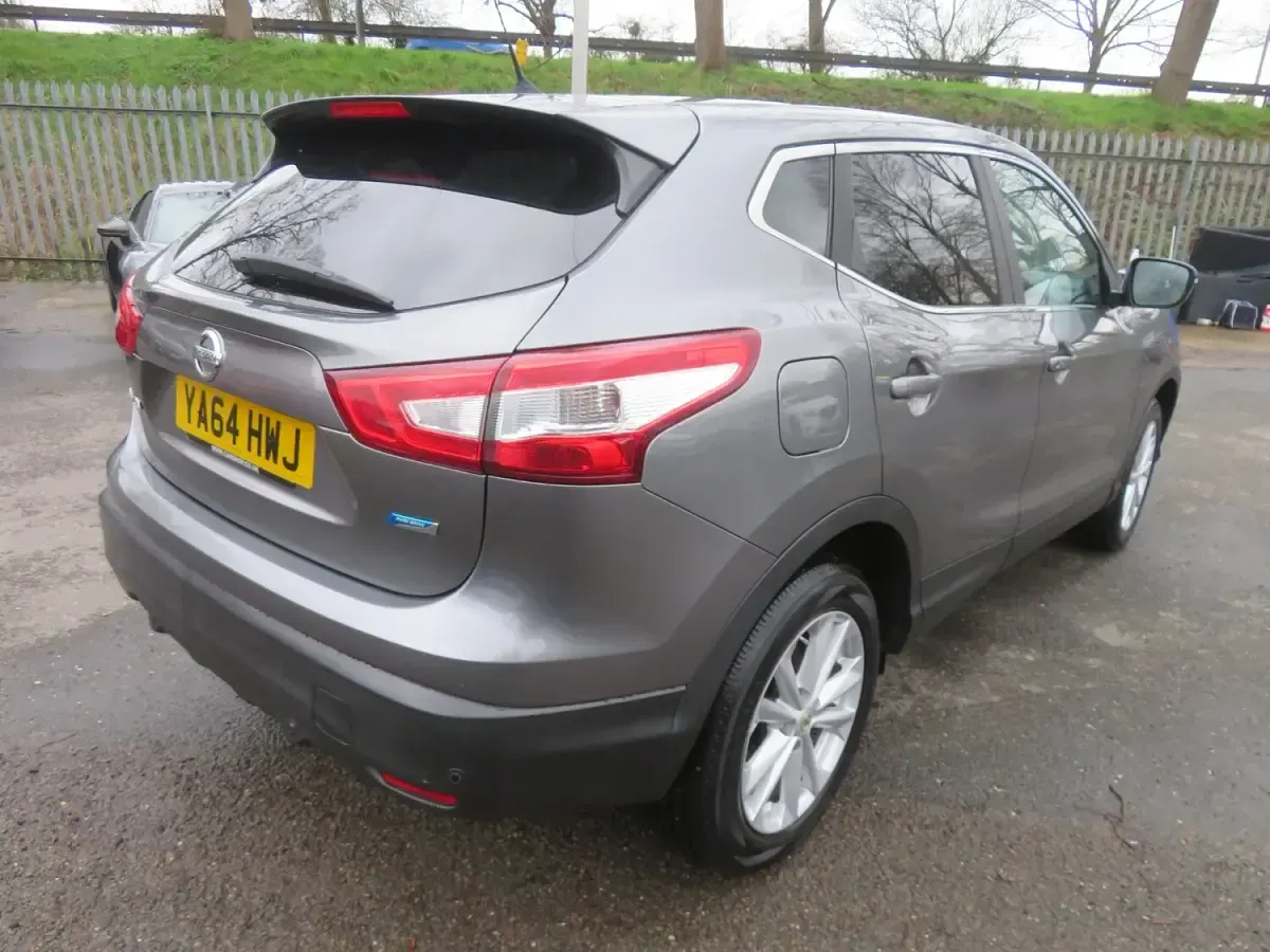 Used Nissan Qashqai Acenta Premium 110 HP (80 kW) 2015 Grey SUV