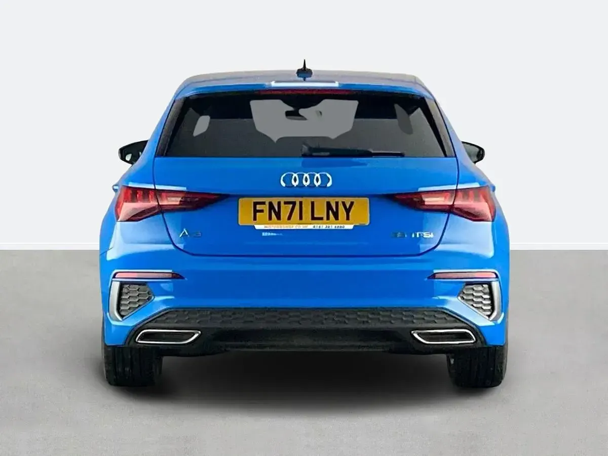 Używany Audi A3 S-Line 150 KM (110 kW) 2021 Niebieski Sedan/Limuzyna