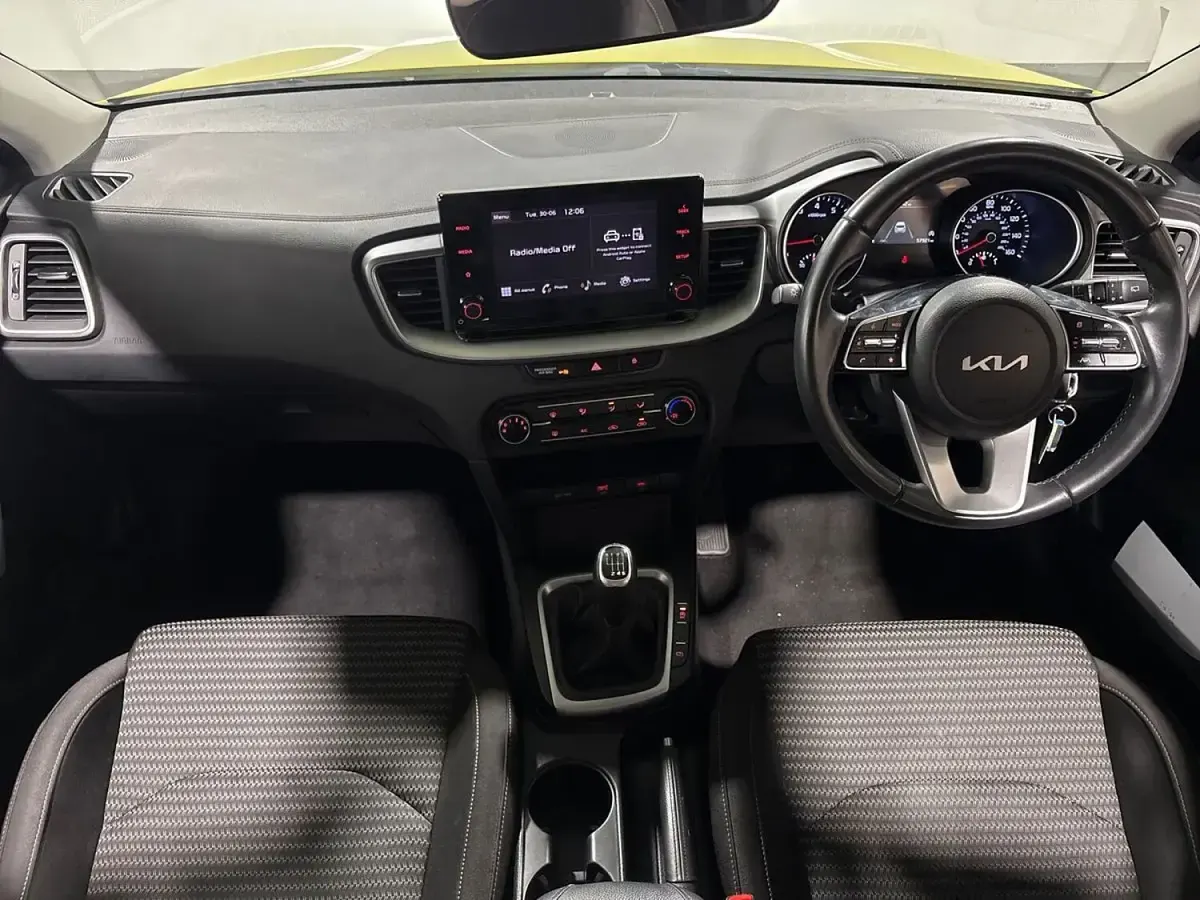 Used Kia XCeed 2023 Yellow SUV