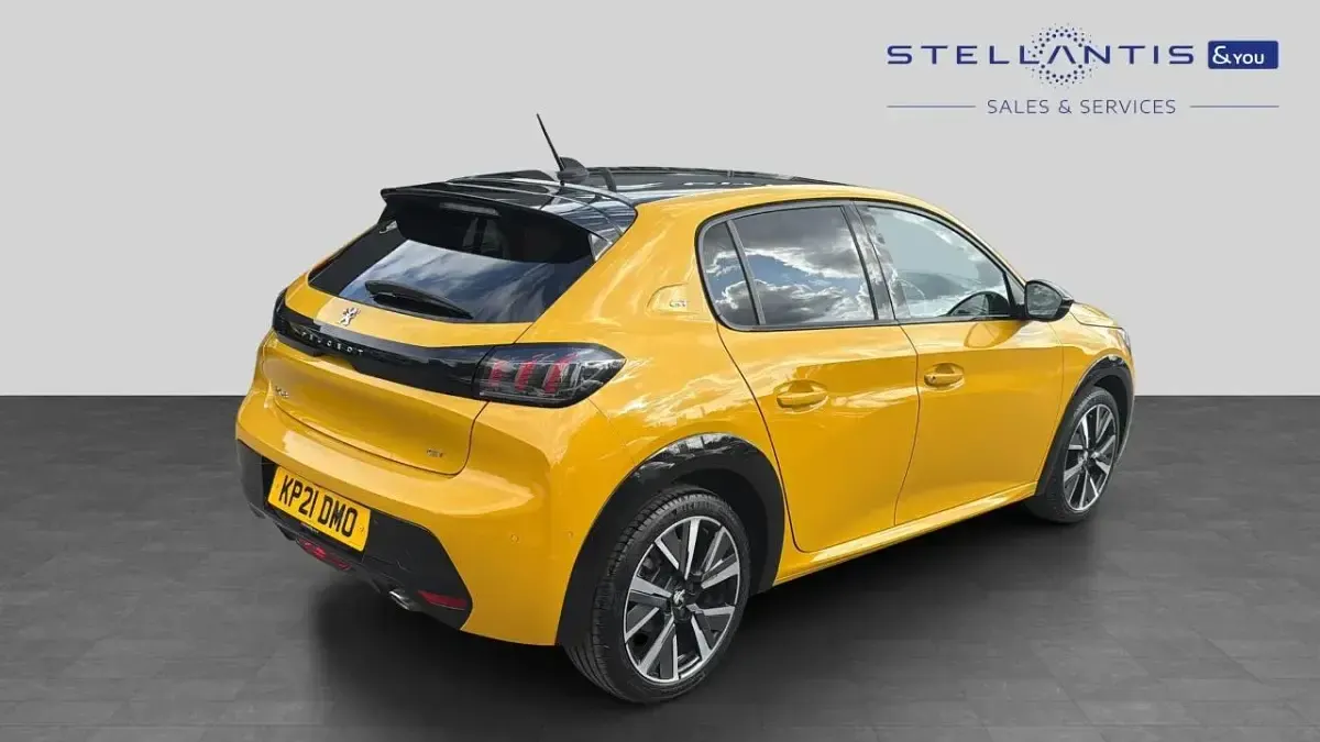 Used Peugeot 208 GT 99 HP (72 kW) 2021 Yellow Hatchback