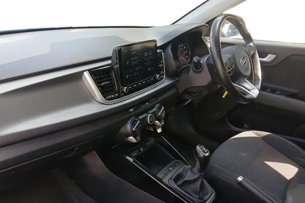 Used Kia Rio 99 HP (72 kW) 2021 Blue Hatchback