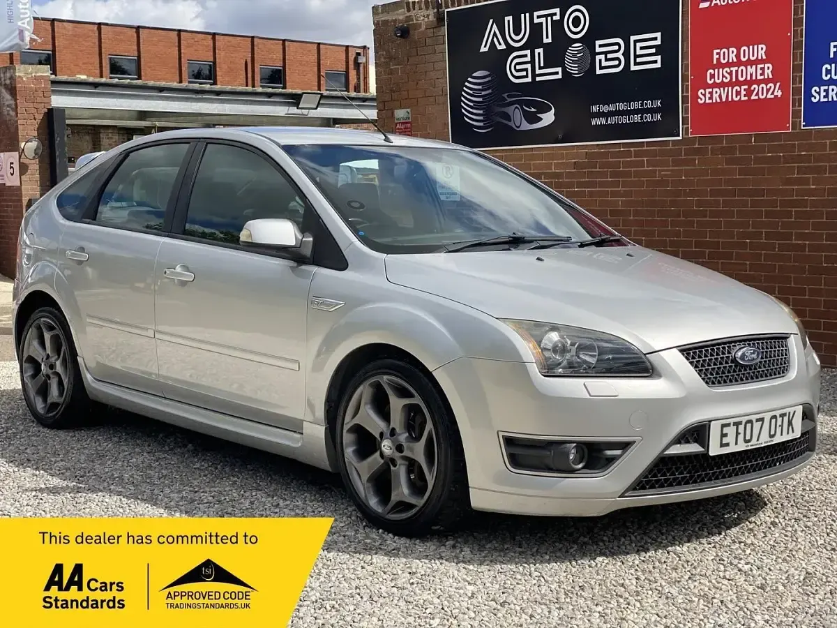 Begagnad Ford Focus ST 2007 Silver Halvkombi