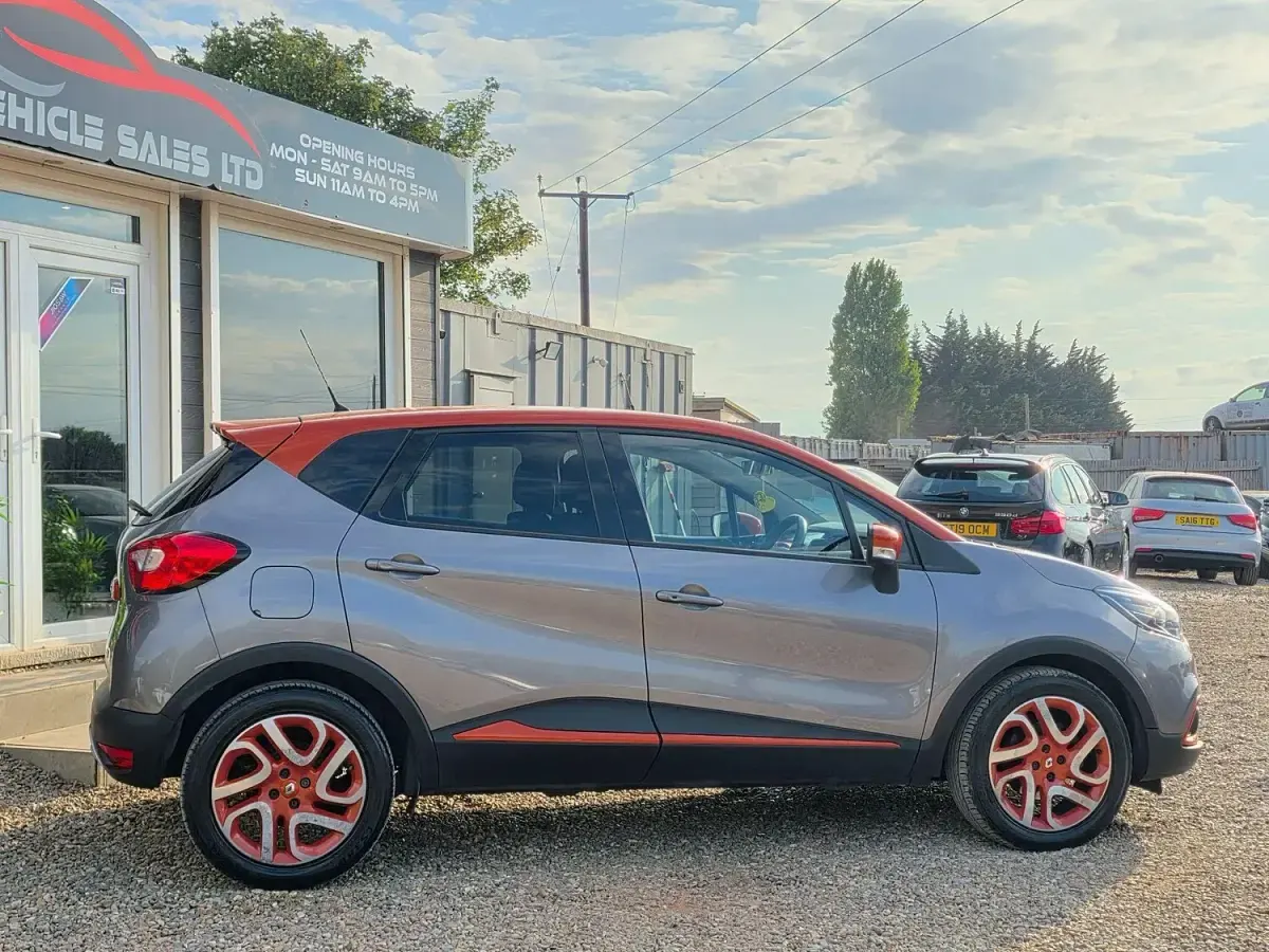 Used Renault Captur Dynamique 90 HP (66 kW) 2015 Grey/orange SUV