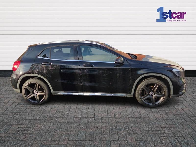 Used Mercedes GLA200 Executive 156 HP (114 kW) 2018 Black SUV