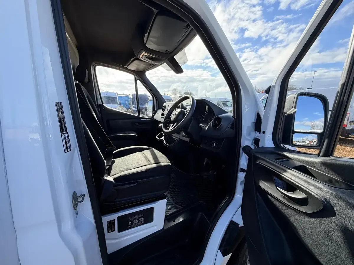 Used Mercedes Sprinter 114 HP (83 kW) 2019 White Van