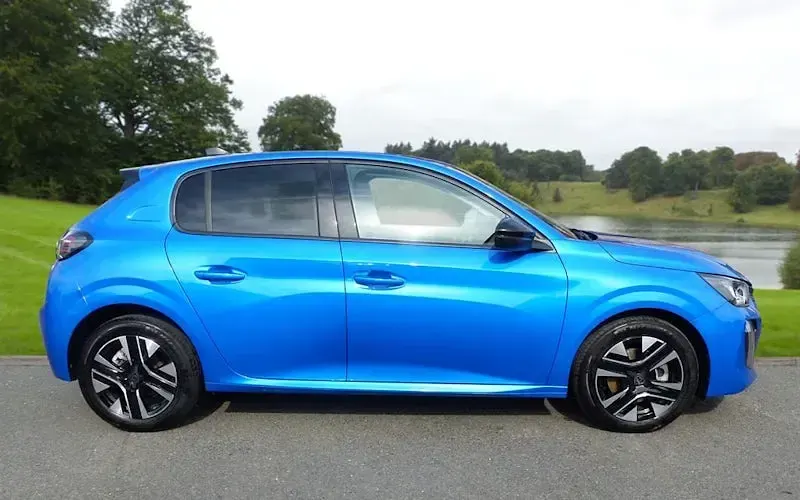New Peugeot 208 Allure 101 HP (74 kW) 2025 Hatchback