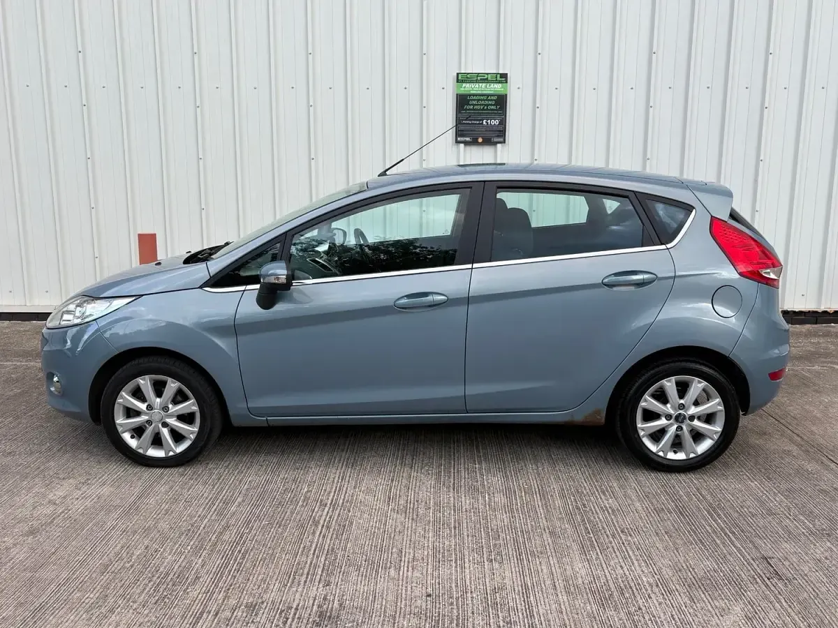 Used Ford Fiesta Zetec 2010 Blue Hatchback