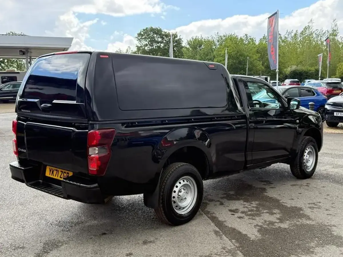 Used Isuzu D-Max 162 HP (119 kW) 2022 Black Pickup
