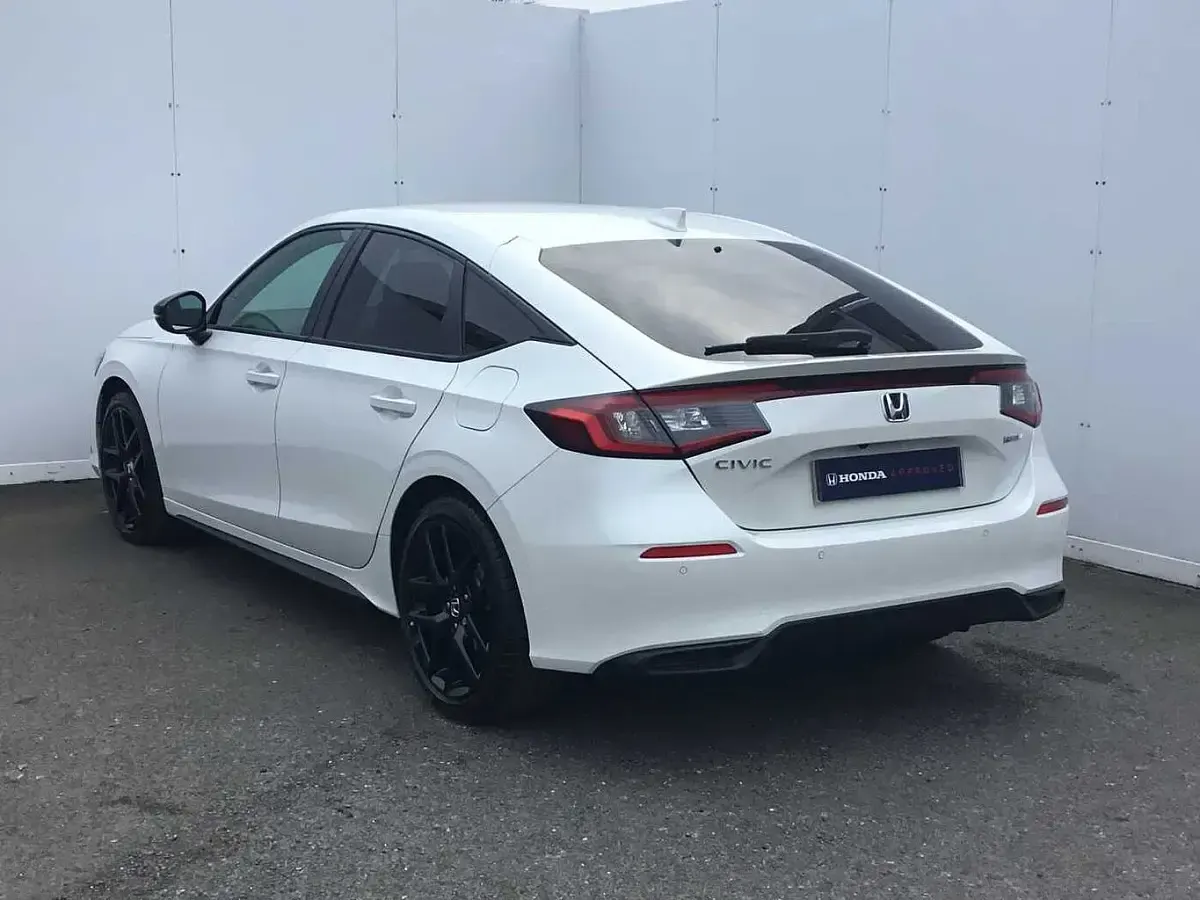 Used Honda Civic Hybrid 182 HP (133 kW) 2025 White Hatchback