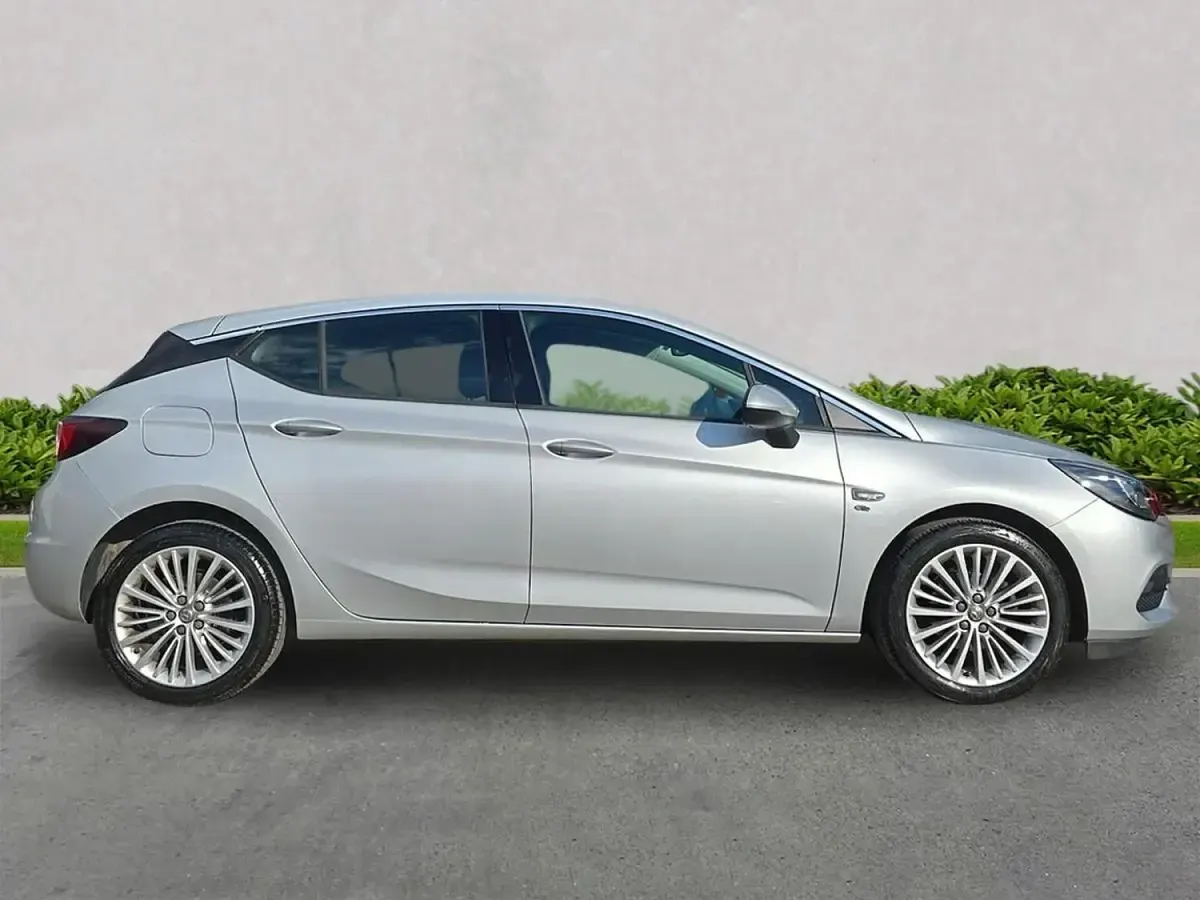 Second-hand Vauxhall Astra Elite 145 CP (106 kW) 2020 Argintiu Hatchback