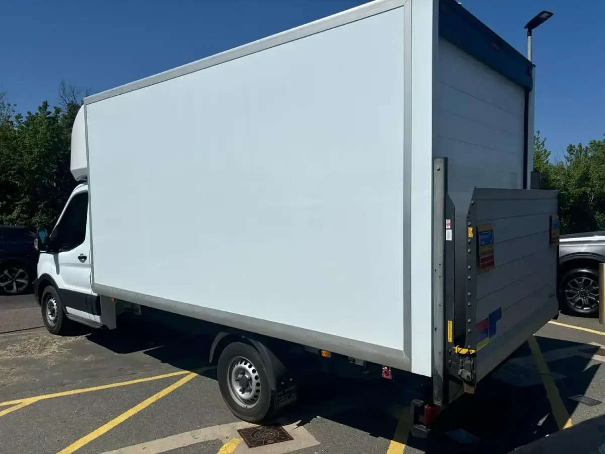 Second-hand Ford Transit 130 CP (95 kW) 2022 Alb Cabrio