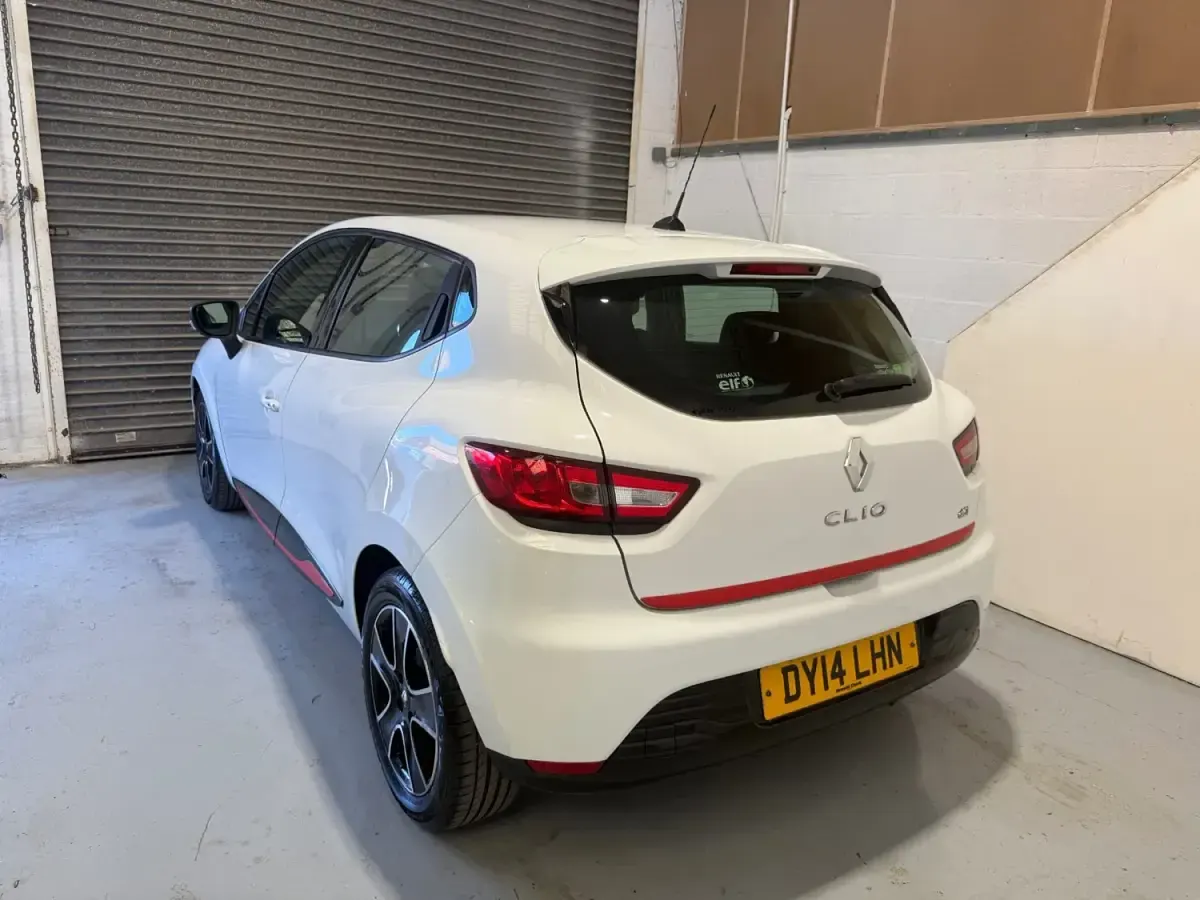 Usado Renault Clio IV Dynamique 90 HP (66 kW) 2014 Branco Citadino