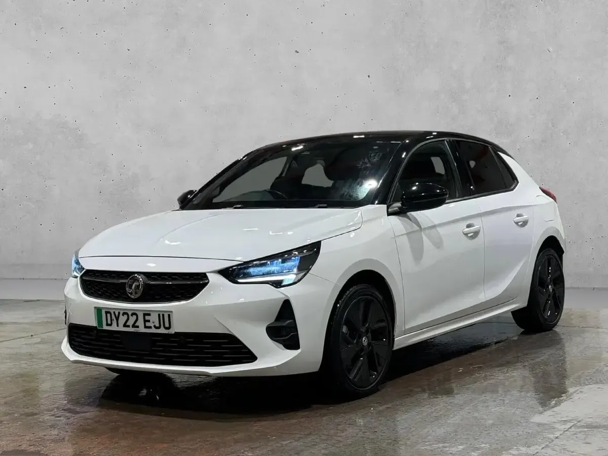 Begagnad Vauxhall Corsa-e SRi 100 kW (136 HK) 2021 Vit Halvkombi