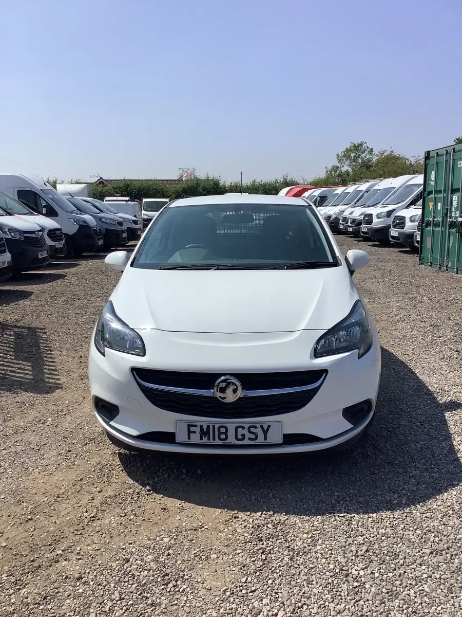 Used Vauxhall Corsa 95 HP (69 kW) 2018 White Hatchback