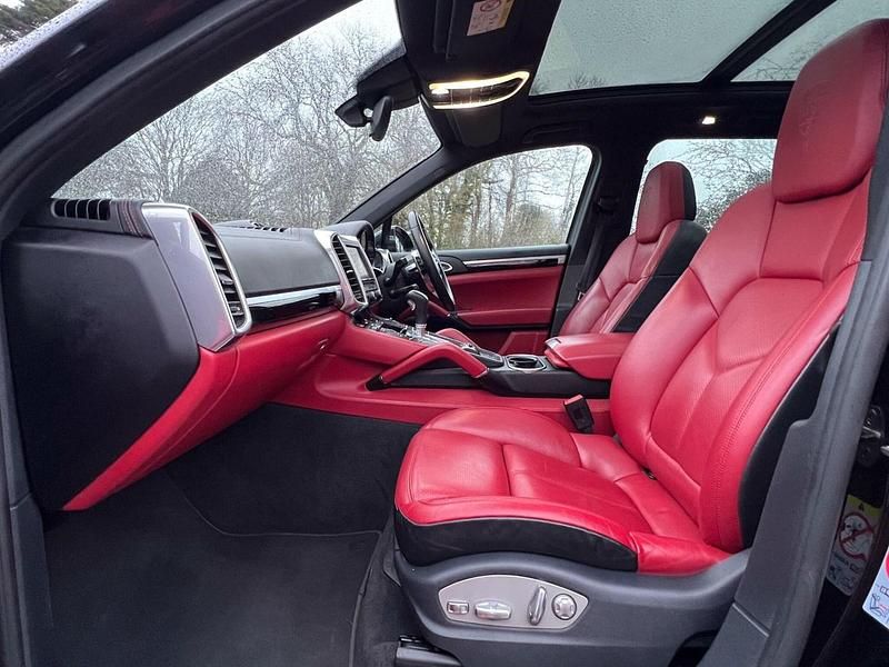 Used Porsche Cayenne 385 HP (283 kW) 2015 Black SUV