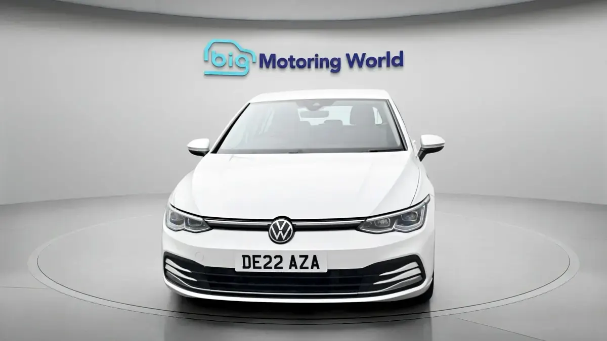 Used VW Golf VIII Style 113 HP (83 kW) 2022 White Hatchback
