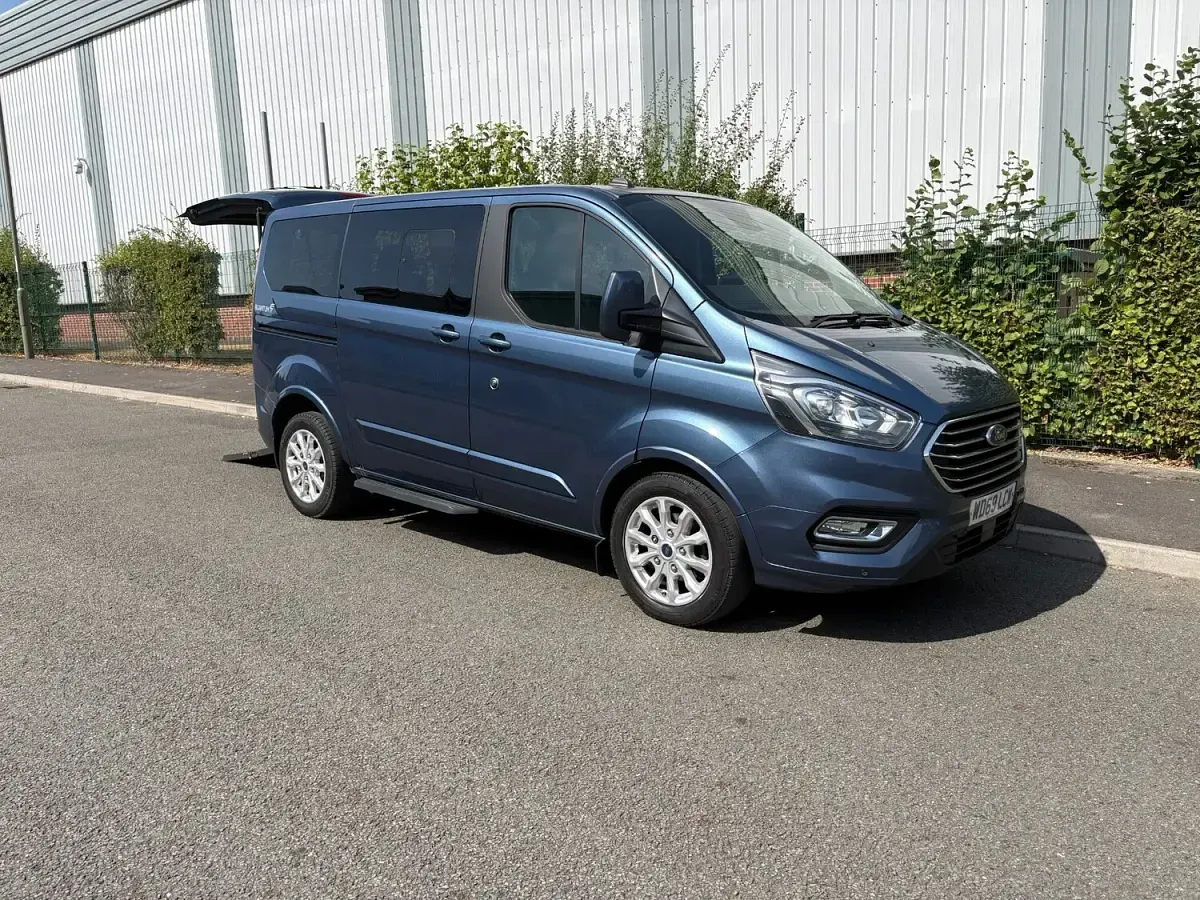 Used Ford Tourneo Custom Titanium 130 HP (95 kW) 2020 Blue Van