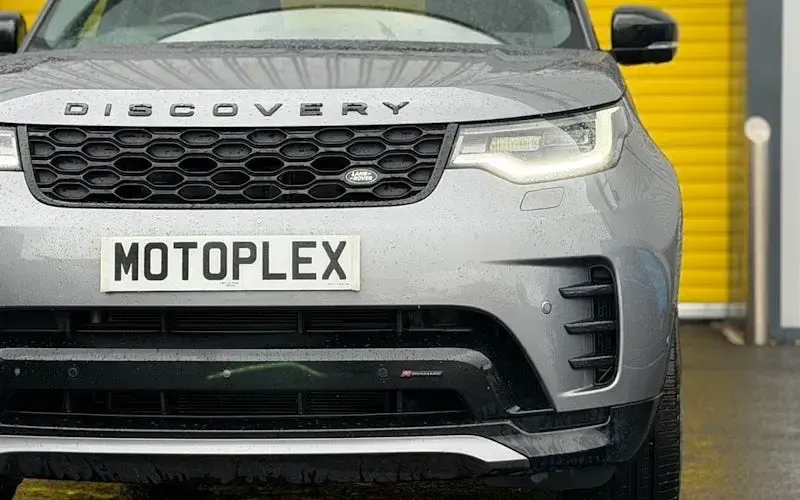 Used Land Rover Discovery SE Dynamic 300 HP (220 kW) 2023 Grey SUV