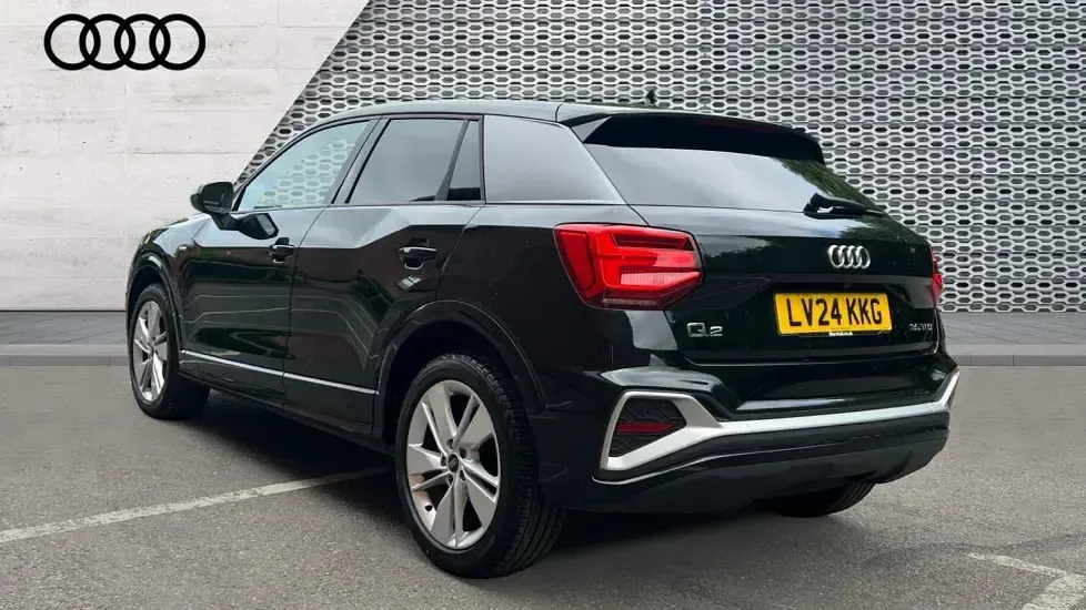 Second-hand Audi Q2 S-Line 150 CP (110 kW) 2024 Negru SUV