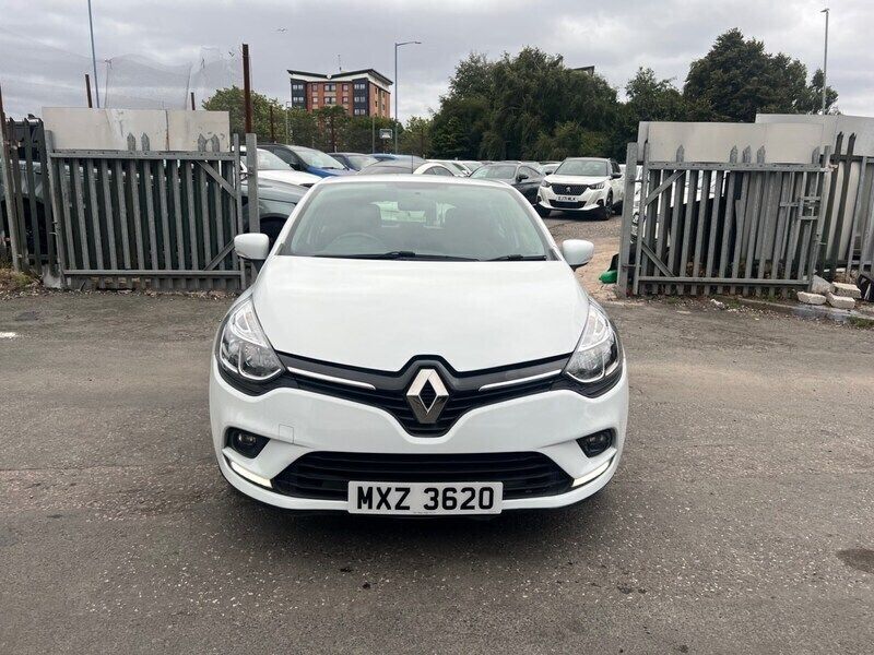 White Used 2018 Renault Clio IV Play Hatchback | £4,700 (Super price) - Image 1/4