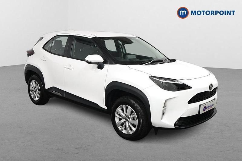 White Used 2024 Toyota Yaris Hybrid Estate | £20,899 (Good price) - Image 1/4