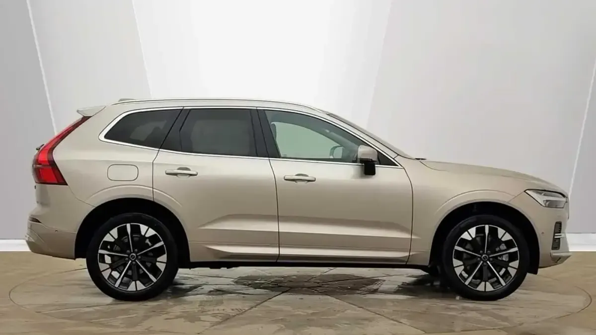 Used Volvo XC60 Ultra 250 HP (183 kW) 2025 Gold SUV