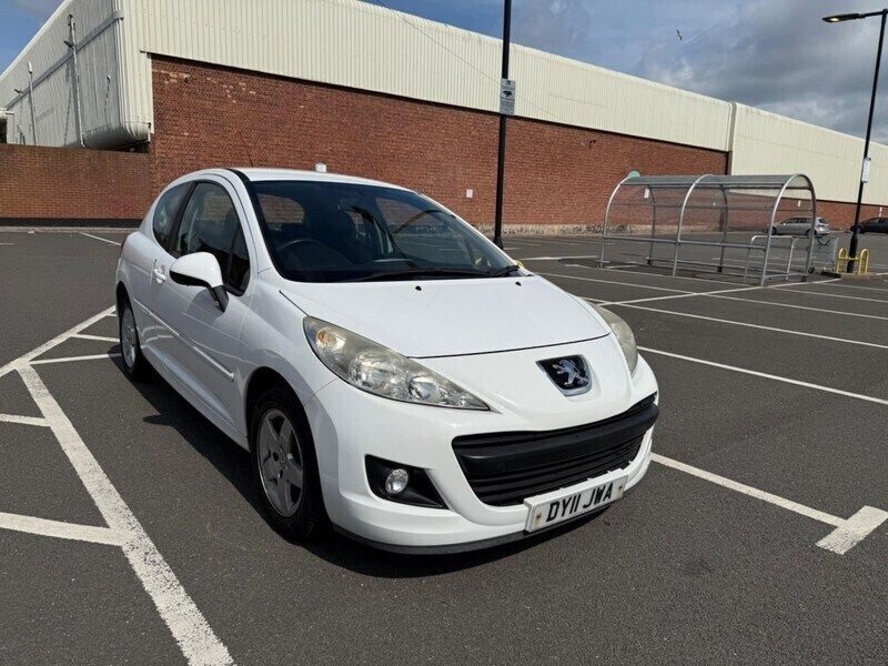 White Used 2011 Peugeot 207 Access Hatchback | £1,400 (Fair price) - Image 1/4