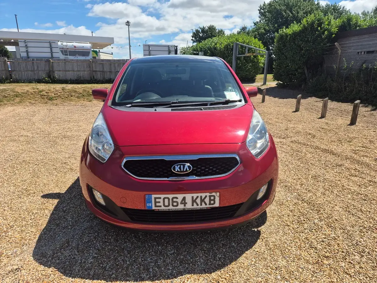 Used Kia Venga 125 HP (91 kW) 2014 Red Hatchback