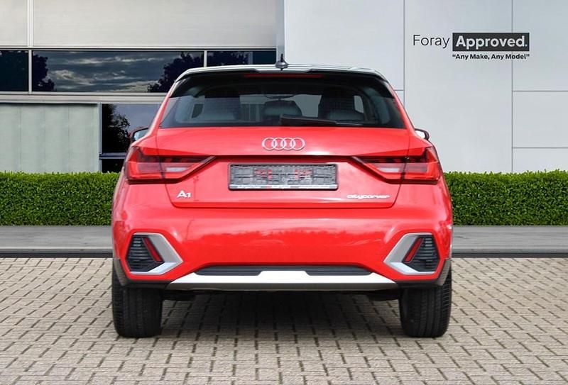 Begagnad Audi A1 Design 2021 Röd SUV